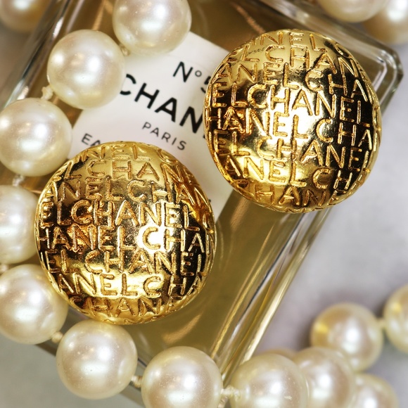 Chanel Monogram Vintage Gold Plated Clip-on Earrings in Mint Condition *signed* - Picture 1 of 16